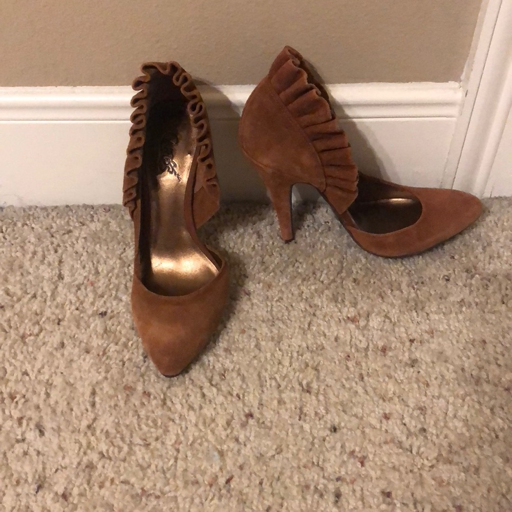 Brown suede heels. Carlos by Carlos Santana